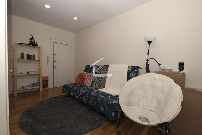 Photo - 2Br/1Bth, Great location! Heat/Hot Water included! House