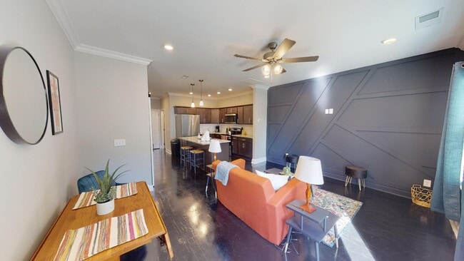 Building Photo - Charming 3-Bedroom Home with Modern Finish...