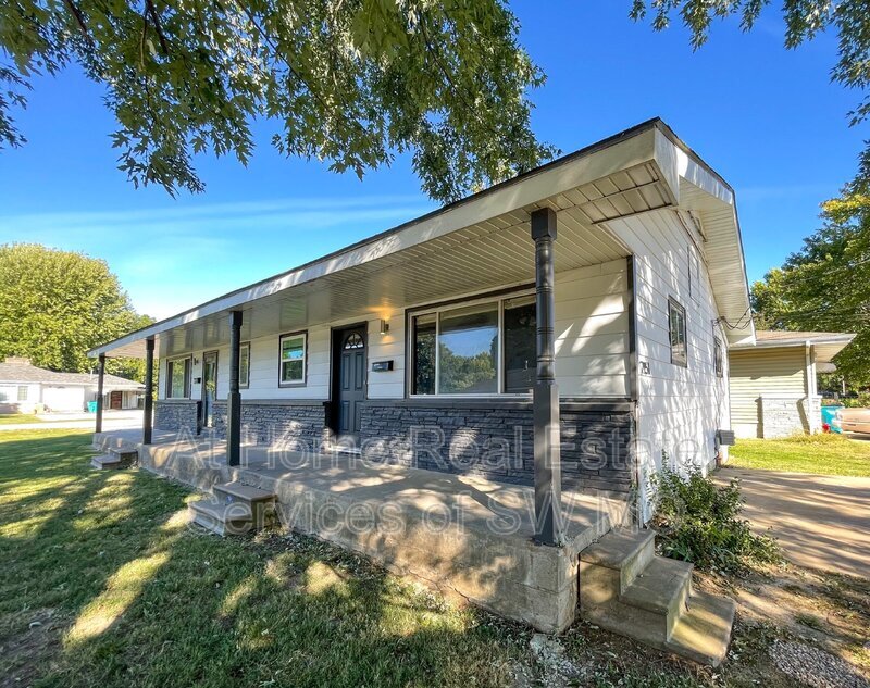 Primary Photo - 2151 S Fairway Ave