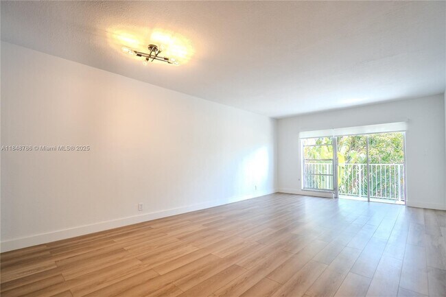 Building Photo - 1220 71st St