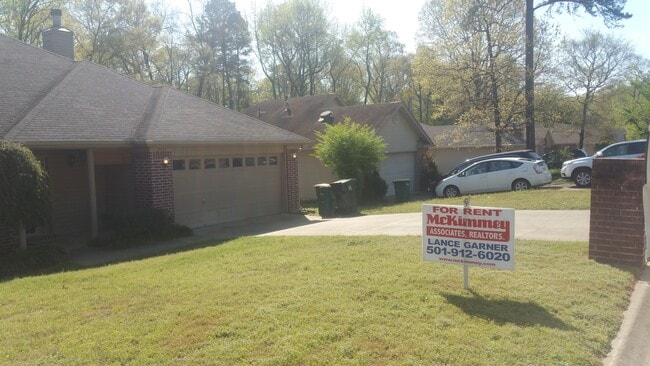 Building Photo - QUESTIONS PLEASE CONTACT Peggy Goodman 501...