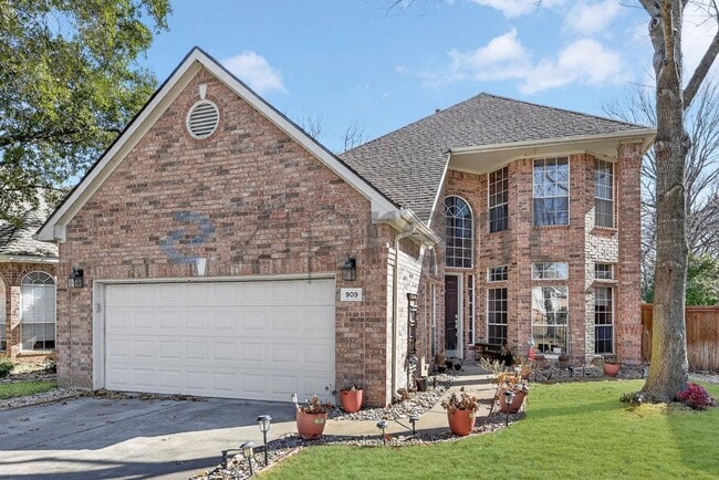 Building Photo - 909 Parker Dr