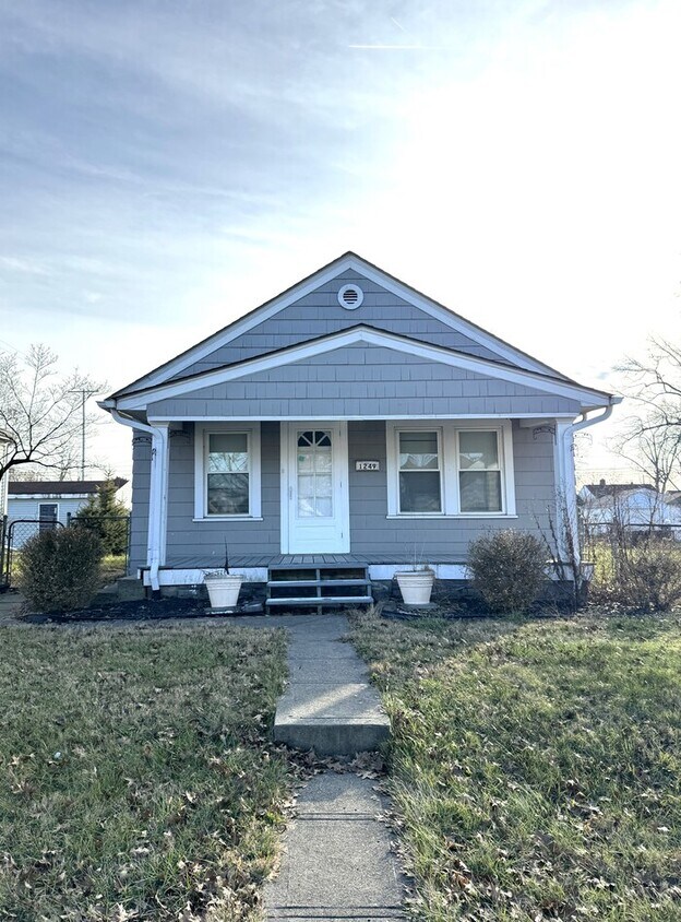 Primary Photo - Beautiful updated home