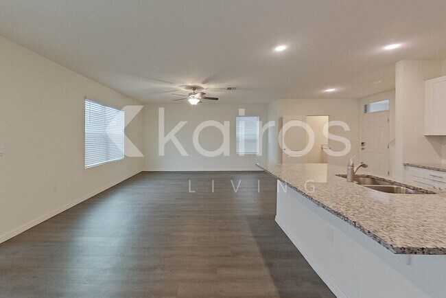 Foto del edificio - 32216 Edson Ave