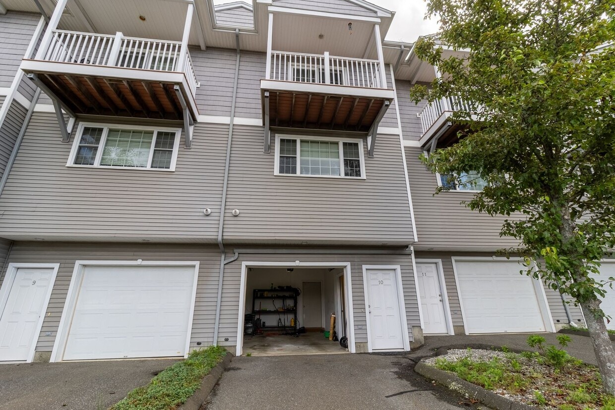 Primary Photo - Spacious Luxury Multi Level, 2 Bedroom Condo