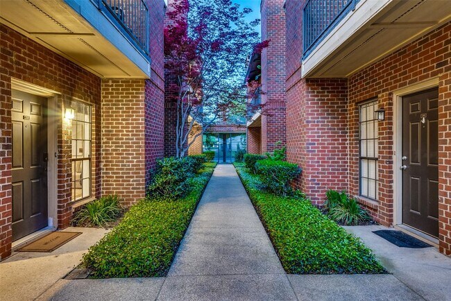 Foto del edificio - 4405 Bowser Ave