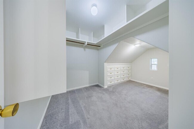 Foto del edificio - 1122 Reedpoint Dr