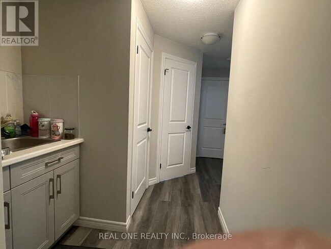 Photo du bâtiment - 435-435 Callaway Rd