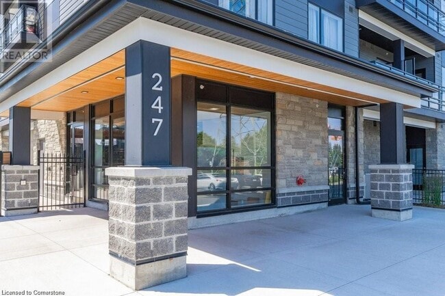 Photo du bâtiment - 247 Northfield Dr E