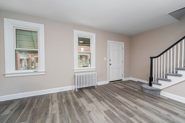 Building Photo - Renovated 3-Bedroom House with Balcony and...