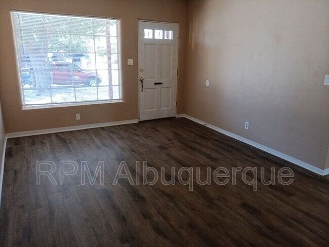Foto del edificio - 624 Dallas St NE