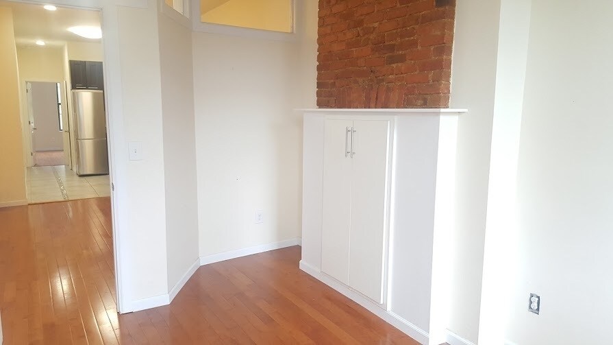 Primary Photo - 214 Stanhope St