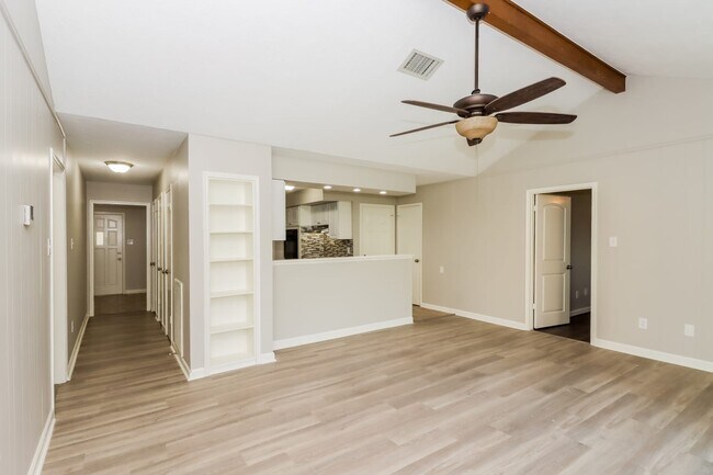 Building Photo - 2104 Yorktown Court