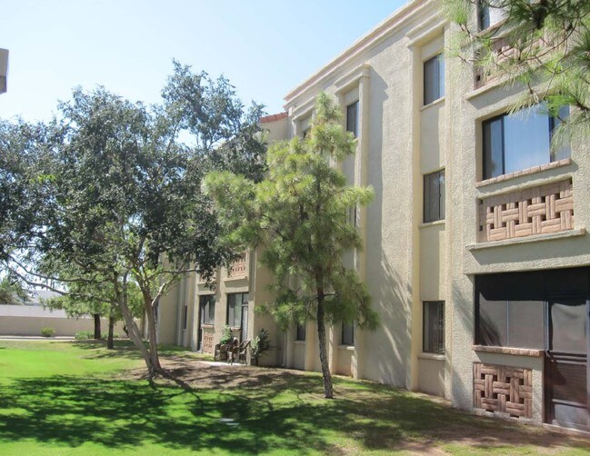 Casa Del Rio Senior Living Apartments at 12751 N Plaza del Rio Blvd