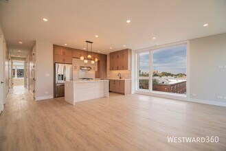 Building Photo - 2355 W Flournoy St
