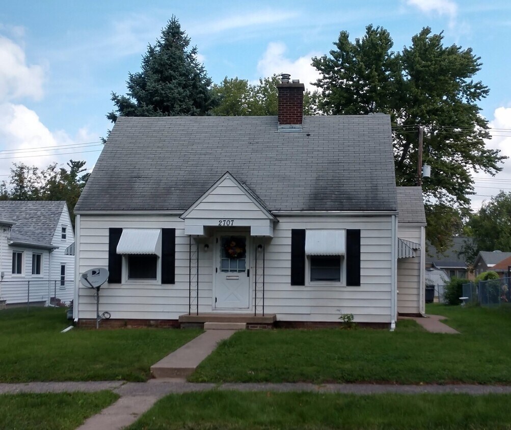 Foto principal - Great 3 Bedroom Home for Rent in Moline
