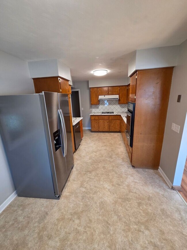 Foto del edificio - Newly remodeled 4 bed, 2 bath, 1 car garage, fenced in backyard