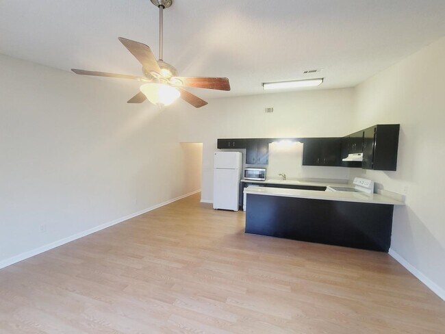 Foto del edificio - 3986 Breezee Ct