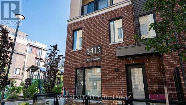 Photo du bâtiment - 3415 Ridgeway Dr