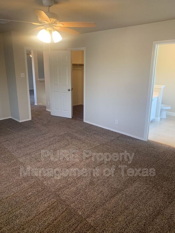 Building Photo - 105 Edison Dr
