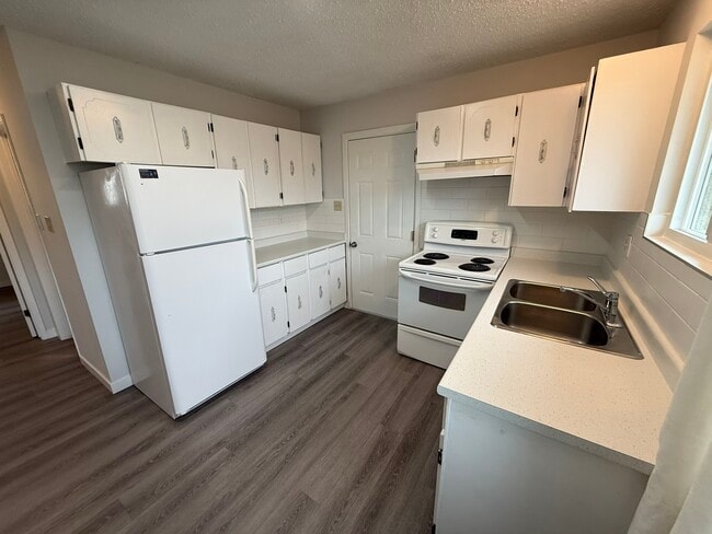 Building Photo - 202 Derby Pl