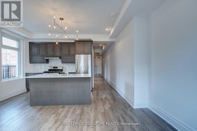 Photo du bâtiment - 1 Lansdowne Ave