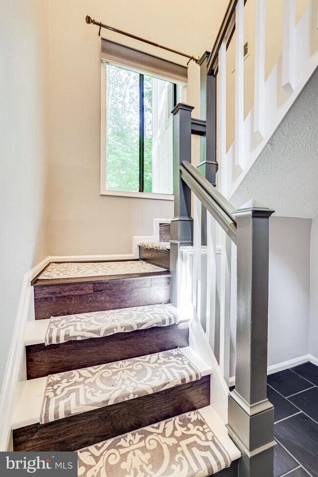 Building Photo - 2212 Hunter's Run Dr