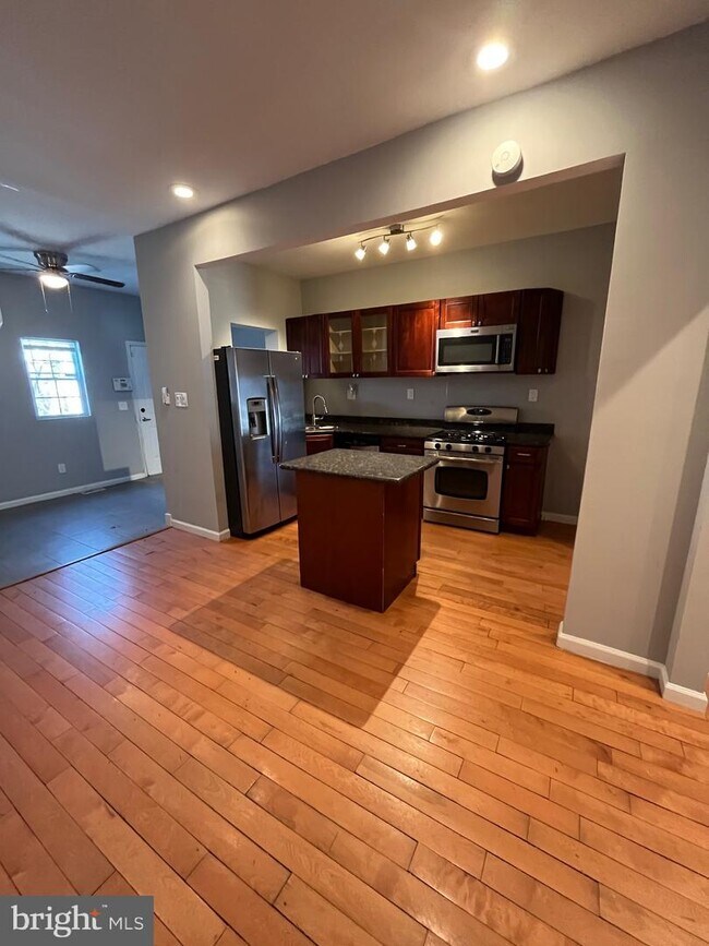 Building Photo - 1428 Montello Ave NE