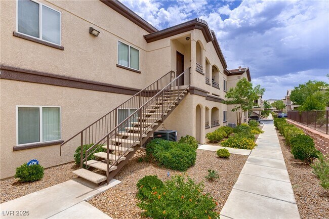 Building Photo - 2291 W Horizon Ridge Pkwy