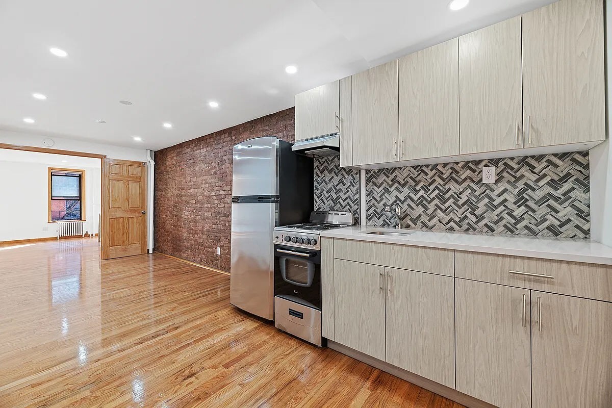 Primary Photo - 168 Avenue B