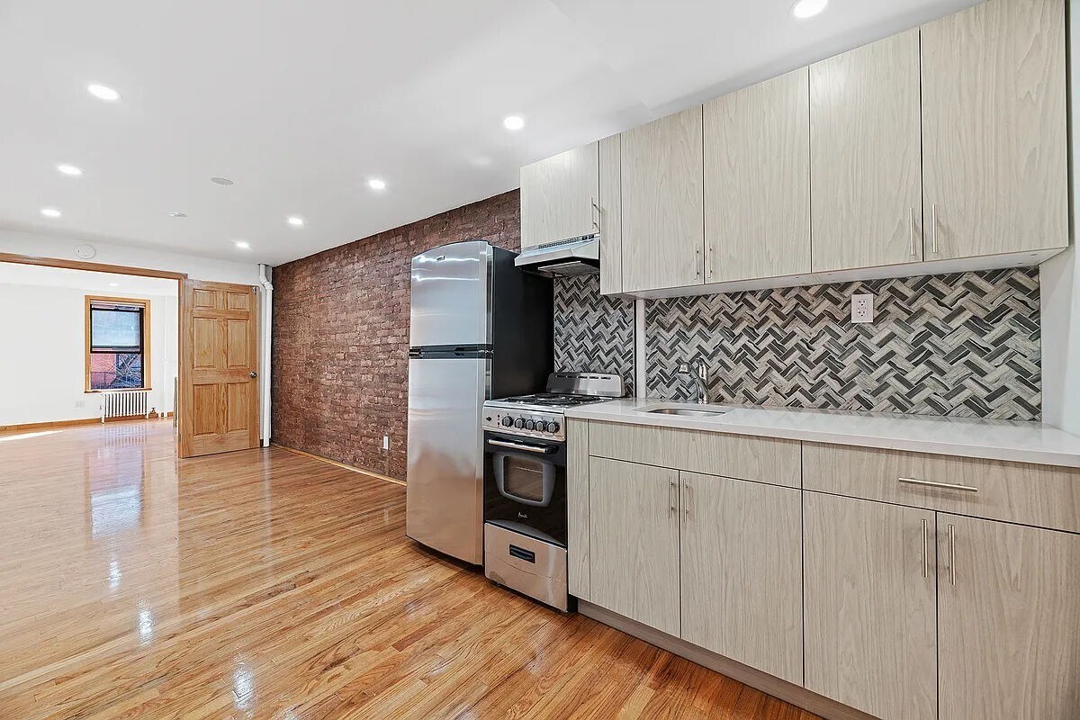 Primary Photo - 168 Avenue B