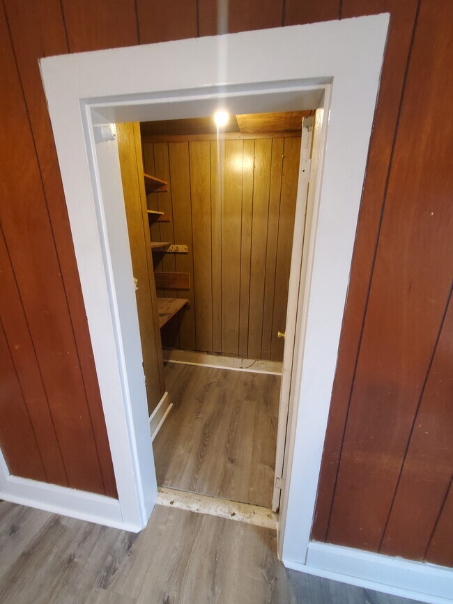 Pantry - 923 W High St