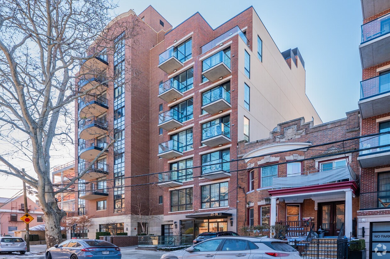 Building Photo - 25-28 30th Dr