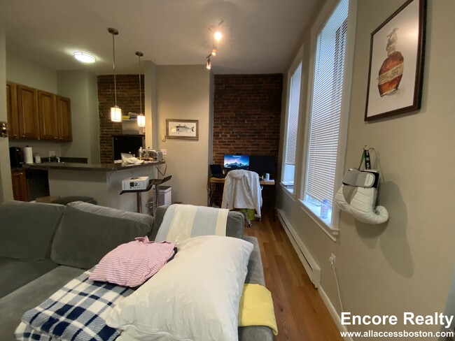 Building Photo - 24 Isabella St