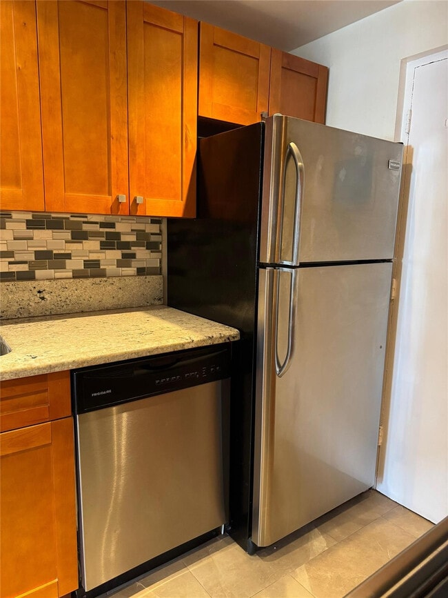 Foto del edificio - 1407 NE 56th St