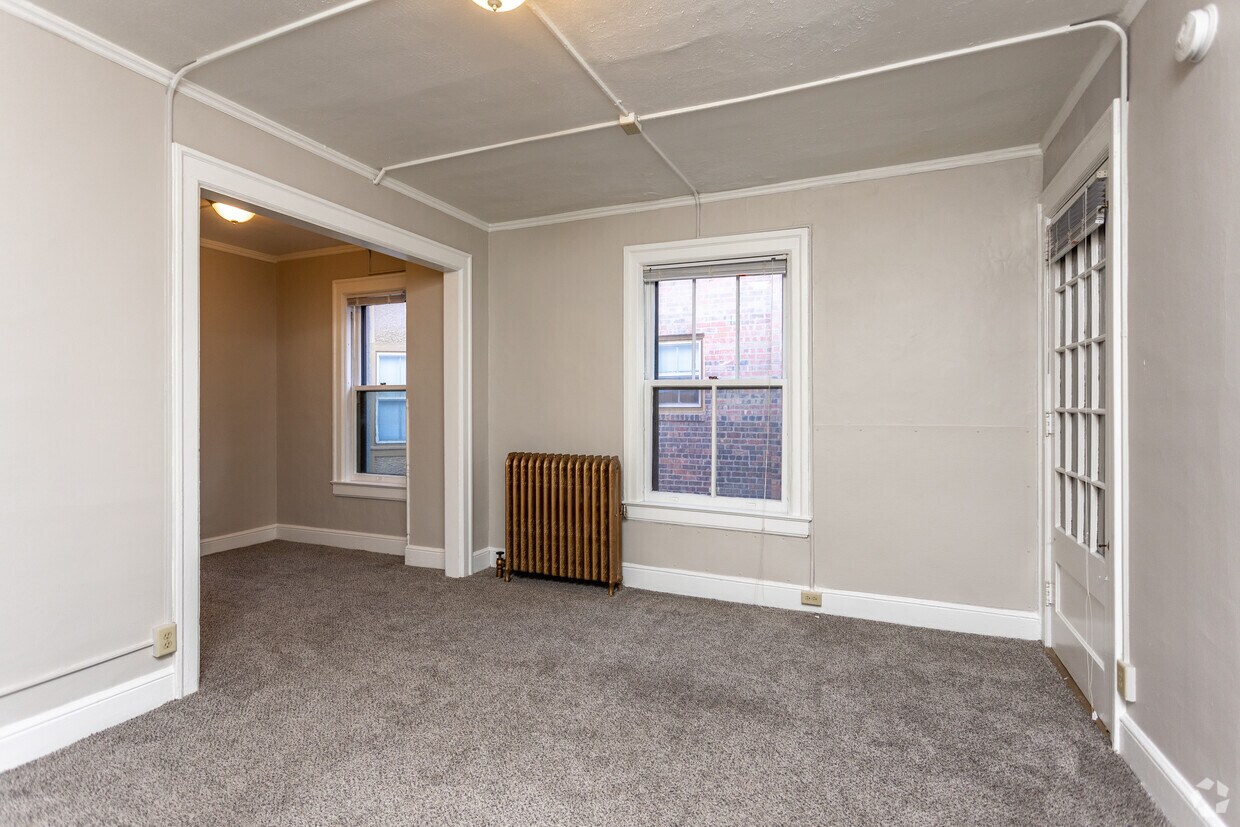 Arlington Hallett 1305 Locust St Des Moines, IA