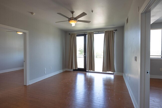 Building Photo - 3016 Guadalupe St