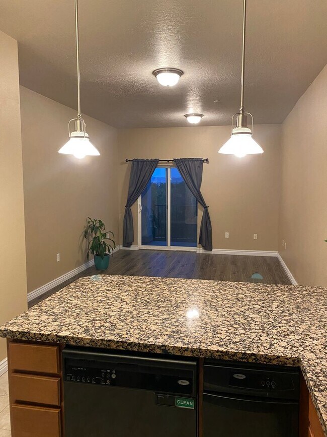 Foto del edificio - Great 2 Bed 2 Bath Unit in Millcreek!!!