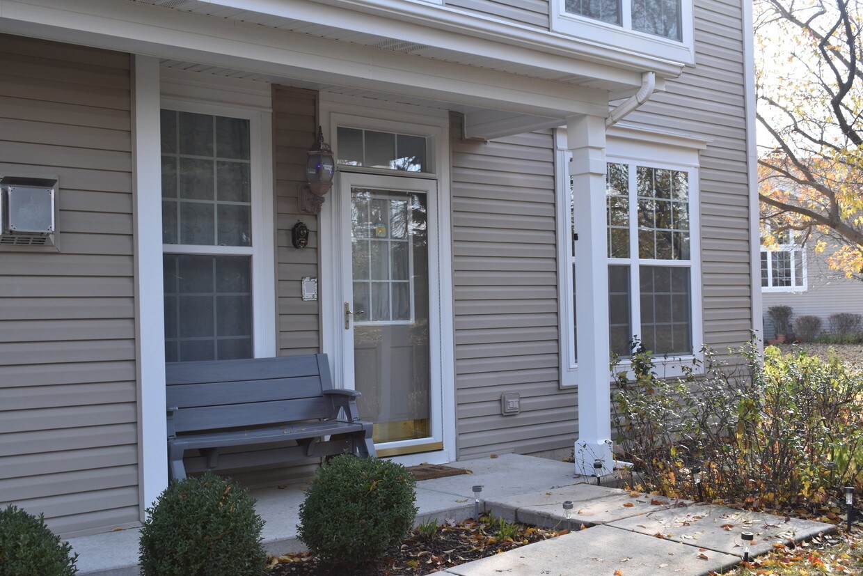 165 E Park Ave, Sugar Grove, IL 60554 Townhome Rentals in Sugar Grove