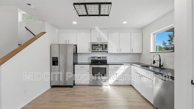 Foto del edificio - 1198 Green Hill Dr