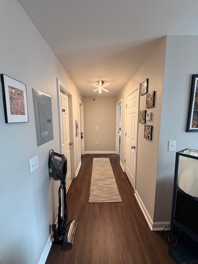 Common passage - 235 Main St Apartment