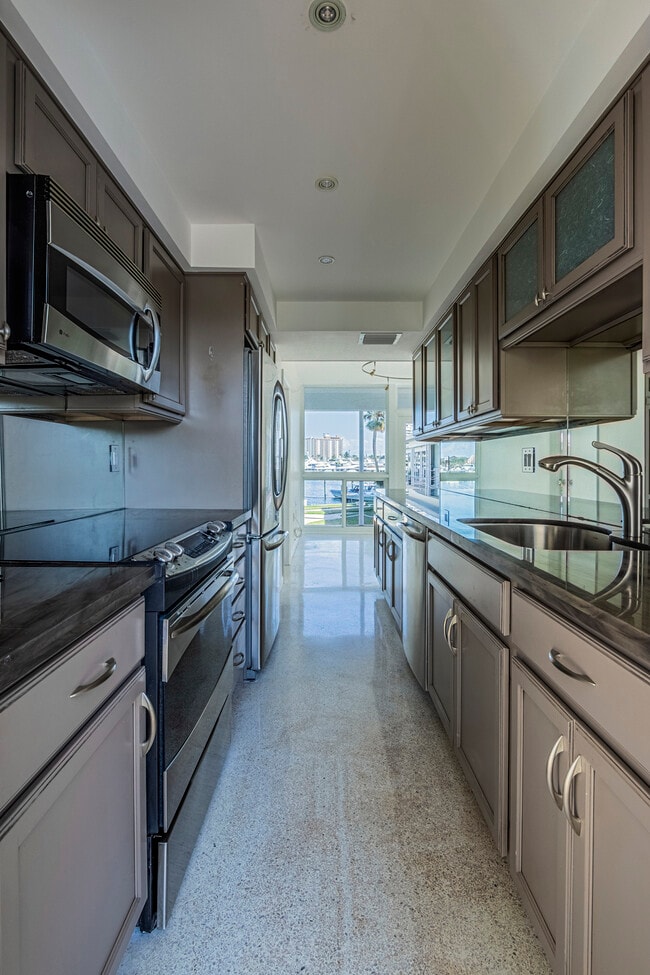 Stainless Steel & Quartz - 1124 Seminole Dr