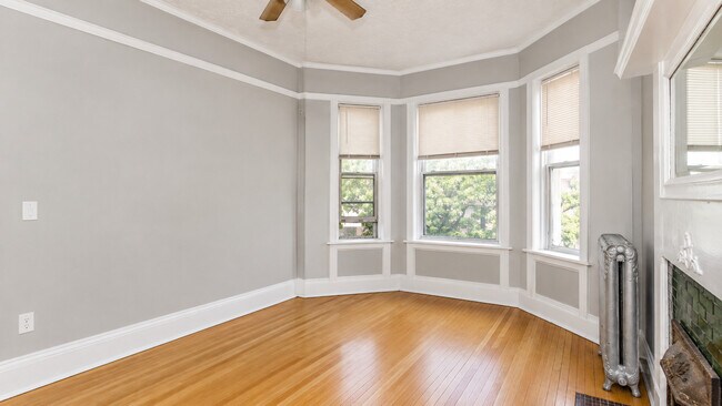Foto del edificio - 2941 W Belmont Ave