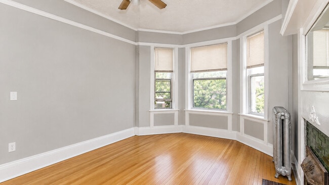 Building Photo - 2941 W Belmont Ave