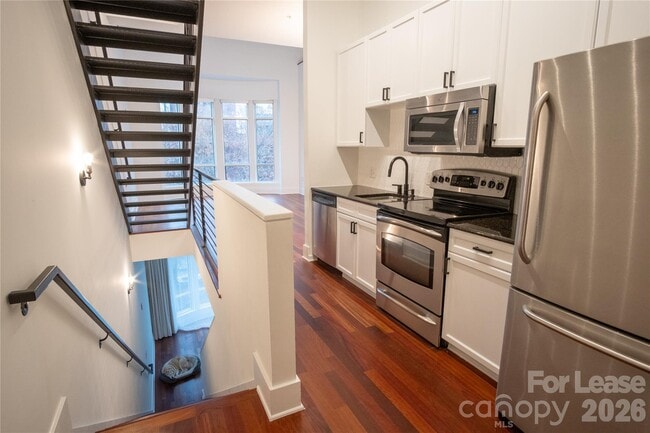 Building Photo - 2133 Southend Dr