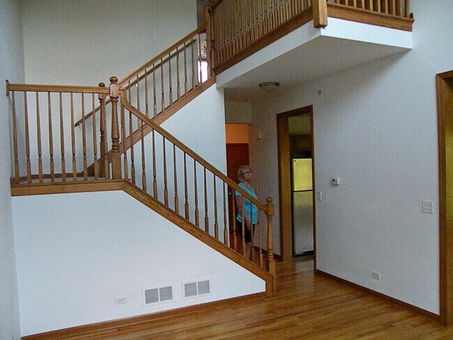 steps to bedrooms - 391 E Rickert St