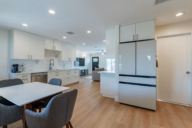 Foto del edificio - 8701 E Sheridan St