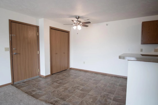 Building Photo - 649 Parkwild Dr