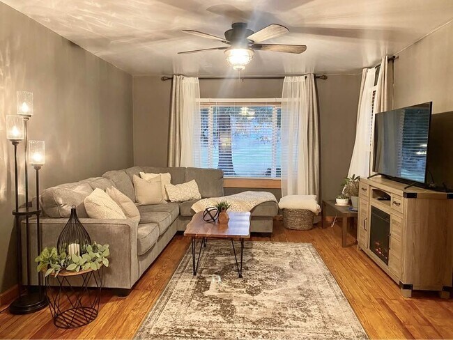 Foto del edificio - 330 E Flat Rock Rd