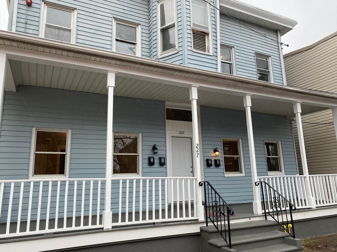 Primary Photo - 227 Monmouth St